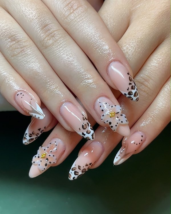 Leopard print s 3D cvijetom